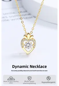 Macro-opname van S925 sterling zilveren hartketting met bewegende ronde zirkonia steen