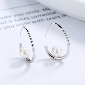 Boucles d'oreilles perles en argent 925 avec monture goutte d'eau minimaliste et élégante