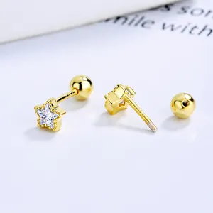 Orecchini a stella in argento 925 placcato oro con zirconi e chiusura a vite a sfera