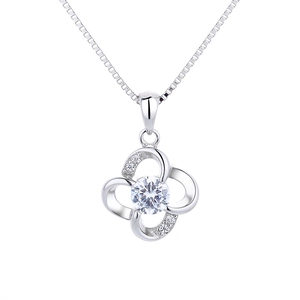 Elegant s925 silver four-leaf clover necklace with sparkling cubic zirconia pendant