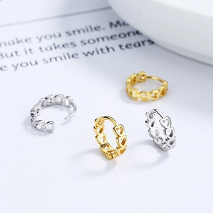 Chic hollowed-out heart hoop earrings in gold and silver finish for a minimalist style