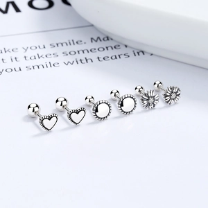 Retro S925 sterling zilveren oorknoppen set met hart-, ronde en zonnebloemontwerpen