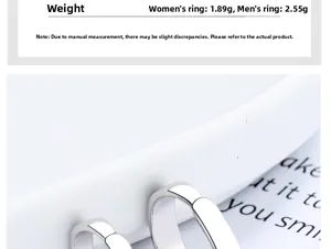 Dettaglio anelli di coppia in argento 925 con peso 1,89g per donna e 2,55g per uomo