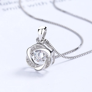 Élégant collier en argent sterling 925 avec pendentif cœur dansant en zircon sur chaîne box