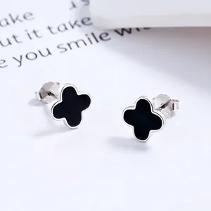 Boucles d'oreilles clous trèfle à quatre feuilles en argent 925 et émail noir