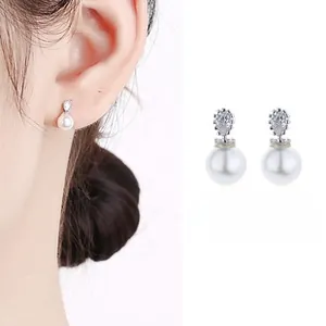 Detailed view of pearl earrings with droplet-shaped zircon in a refined 925 silver setting