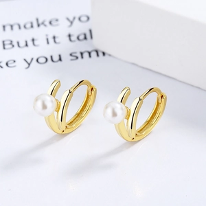 Eleganti orecchini a cerchio in argento 925 dorato con perle tonde bianche da donna