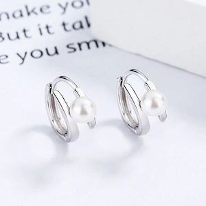 Eleganti orecchini a cerchio in argento sterling 925 con perle bianche rotonde stile minimal