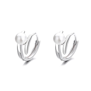 Eleganti orecchini a cerchio in argento sterling 925 con perle e finitura lucida