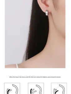Détail des boucles d'oreilles créoles argentées avec motif matelassé en argent 925 massif