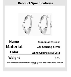 Detailansicht geometrischer Dreieck-Ohrringe aus 925er Sterlingsilber mit Größenangaben