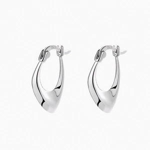 Minimalistische S925 Sterling Silber Tropfen-Ohrringe in geometrischer, polierter Optik