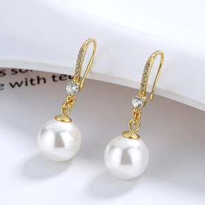 Élégantes boucles d'oreilles perles en argent S925 avec zircons scintillants dorés