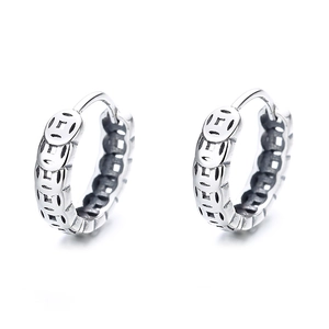 Créoles vintage en argent sterling S925 avec motif de monnaie chinoise sur fond blanc
