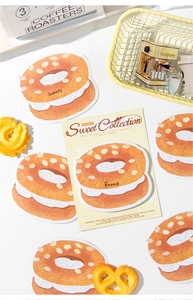 Dettaglio di foglietti adesivi a forma di pane carino con scheda Sweet Collection
