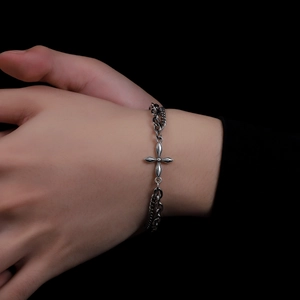 Vintage silver titanium steel clover bracelet with irregular chain links for men and women