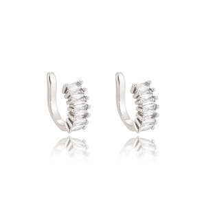 Clips d'oreilles argentés avec zircons taille baguette au style géométrique moderne