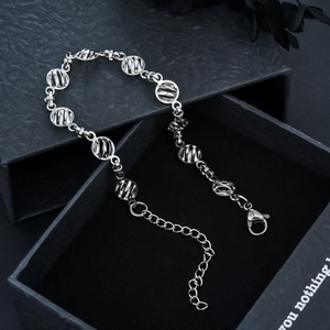 Bracelet Minimaliste en Acier Inoxydable à Maillons Circulaires Ajourés pour Femme Homme Bijou Texture Rayée Géométrique