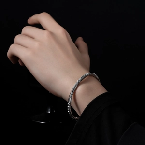 Bracelet jonc perlé en acier inoxydable poli avec texture torsadée unisexe