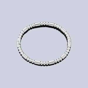 Bracelet jonc en acier inoxydable argenté texturé avec motif géométrique poli