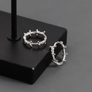 Boucles d'Oreilles Créoles en Fil de Fer Barbelé pour Hommes Femmes Punk Gothique Hip Hop Bijoux Plaqués Argent Accessoires Cool