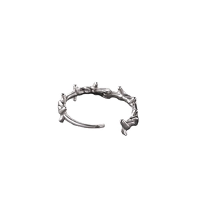 Boucles d'oreilles épines en argent avec texture botanique et design industriel gothique