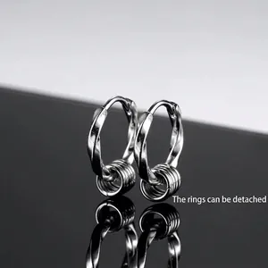 Boucles d'oreilles créoles argentées avec anneaux amovibles et fini métal brillant