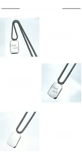Detailaufnahme eines silbernen Titanstahl-Glücksamuletts mit Good Luck Gravur für Herren