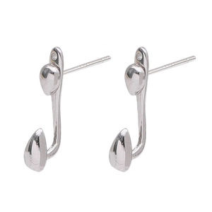 Boucles d'oreilles minimalistes en argent S925 avec un design fluide de goutte d'eau