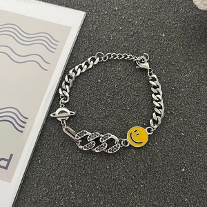Bracciale da uomo in argento con ciondolo smiley giallo e pietre di zircone viola