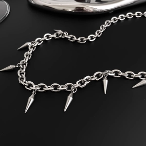 Unisex Punk-Halskette mit Edelstahldornen an einer ovalen Gliederkette in Silber