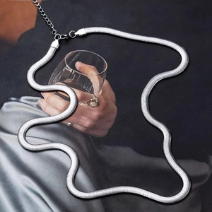 Collana a catena a serpente minimalista in acciaio inossidabile argento con moschettone