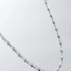 Collana con catena a maglie a croce in acciaio inossidabile lucido stile gotico
