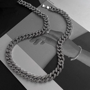 Herren Silberne Cuban Link Kette mit funkelnden Diamanten und Box-Verschluss Hip-Hop Halskette