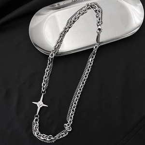 Collier à chaînes Cuban multicouches avec pendentif étoile étincelante minimaliste