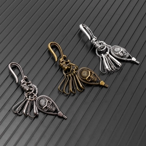 Vintage skull metal keychain pendants for men in silver and bronze finishes
