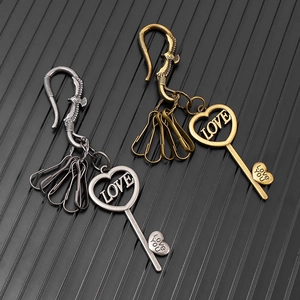 Retro punk heart-shaped LOVE keychains in bronze and silver finishes for bags and jeans