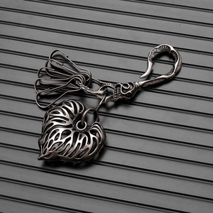 Retro gothic heart pendant keychain with skeleton clip and multi-hooks for jeans