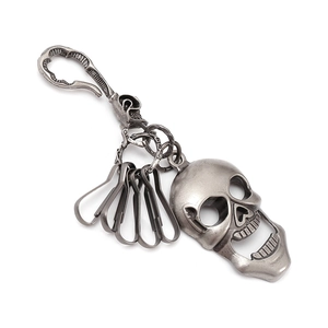 Retro punk skull keychain in antique silver metal with lobster clasp for bags and jeans