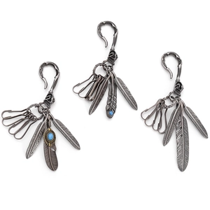 Retro Distressed Zinc Alloy Feather Keychain With Artificial Turquoise Skull Pendant Punk Bohemian Bag Hanging Accessory