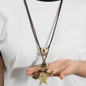 Retro-Stern-Halskette mit brauner Kordel und Vintage-Metall-Seestern-Verzierungen