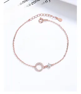 Detailansicht eines S925 Silberarmbands in Roségold mit Pavé-Ring und kleinem Zirkon