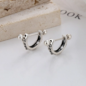 Orecchini a C in argento sterling 925 vintage con incisione gotica in stile retrò
