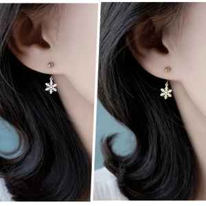 Detail view of 925 sterling silver snowflake drop earrings in silver and gold finishes