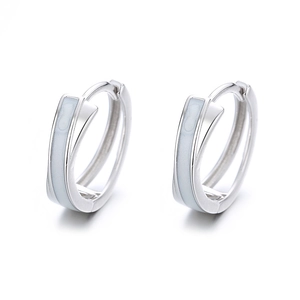 Boucles d'oreilles créoles croisées en argent S925 avec émail gris et texture