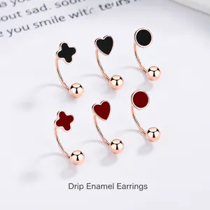 Set de pendientes de trébol y corazón de esmalte en oro rosa para mujer