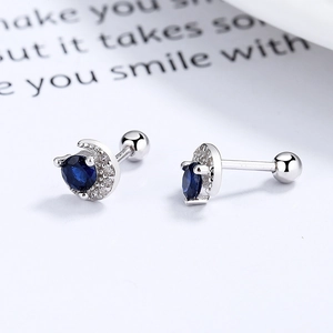Orecchini a lobo luna in argento 925 con cristallo blu e chiusura a vite