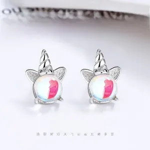 Detailed close-up of 925 sterling silver unicorn earrings with pink gradient finish