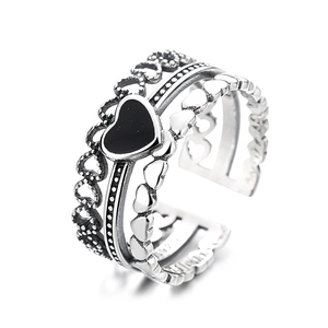 Vintage 925 silver triple layer open ring with black heart for a retro women style