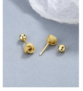 Detailansicht der 925er Sterling Silber Knotenstecker mit Schraubverschluss und Goldfinish